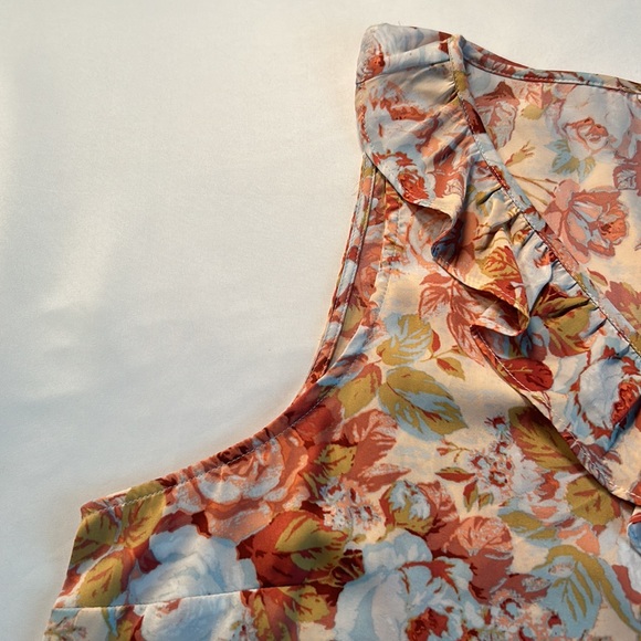 NWOT XXL by Lauren Conrad, sleeveless V-neck blouse with a ruffled V-neck - Picture 3 of 14